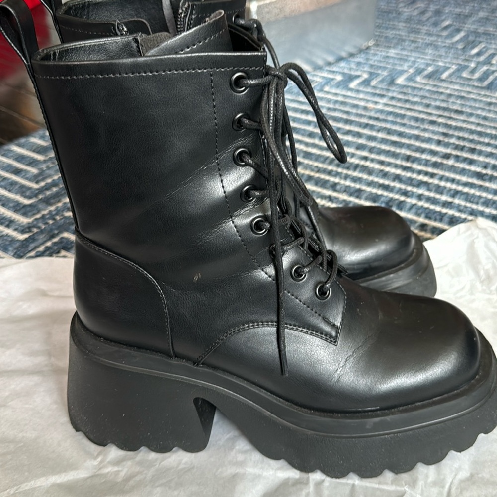 Combat side zip chunky boot size 38